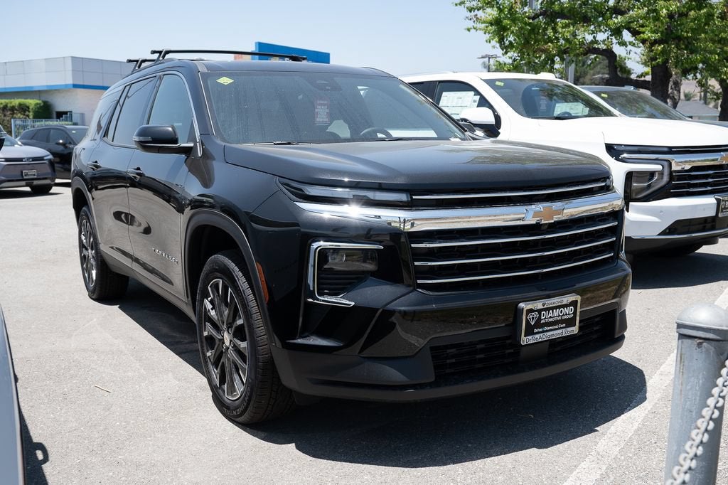 2026 Chevrolet Traverse LT in Mosaic Black Metallic — front three-quarter view