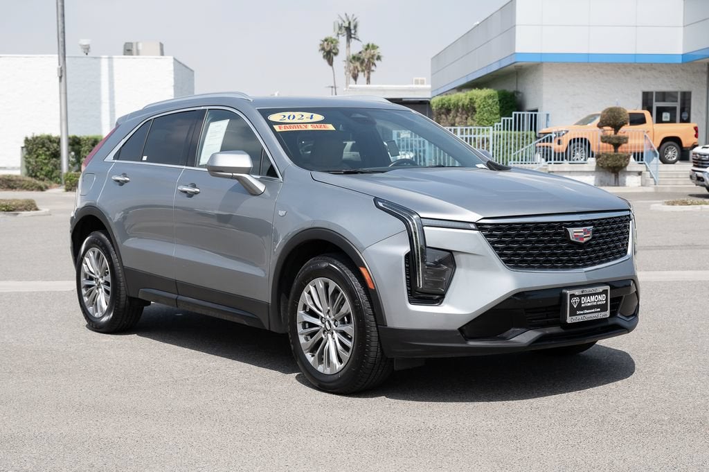 2024 Cadillac XT4 Premium Luxury in Argent Silver Metallic — front three-quarter view