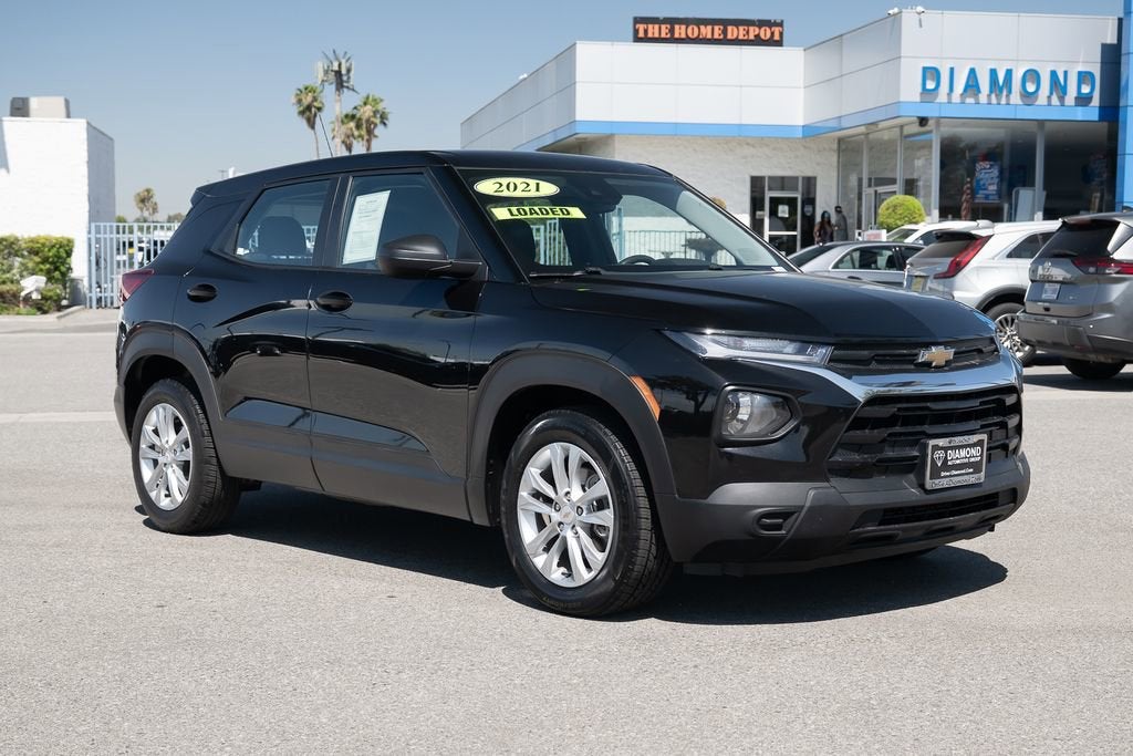 2021 Chevrolet Trailblazer LS in Mosaic Black Metallic — front three-quarter view