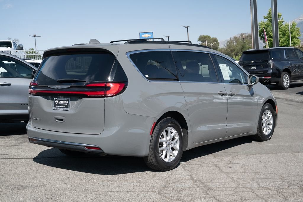 2022 Chrysler Pacifica — detail view